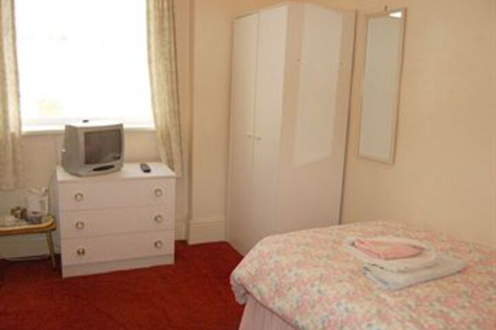 Room 2 of 8
