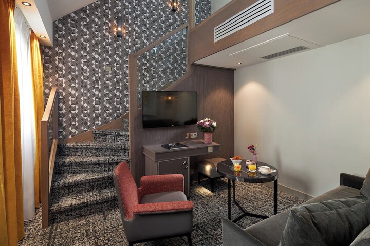 Room 34 of 70