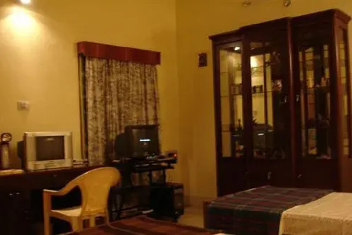 Room 5 of 13