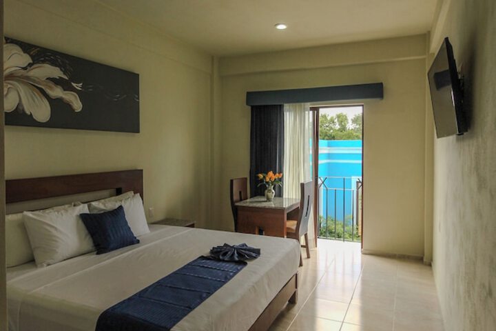 Room 10 of 34