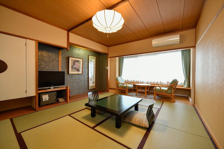 Room 13 of 48