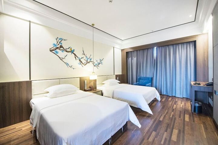 Room 8 of 18