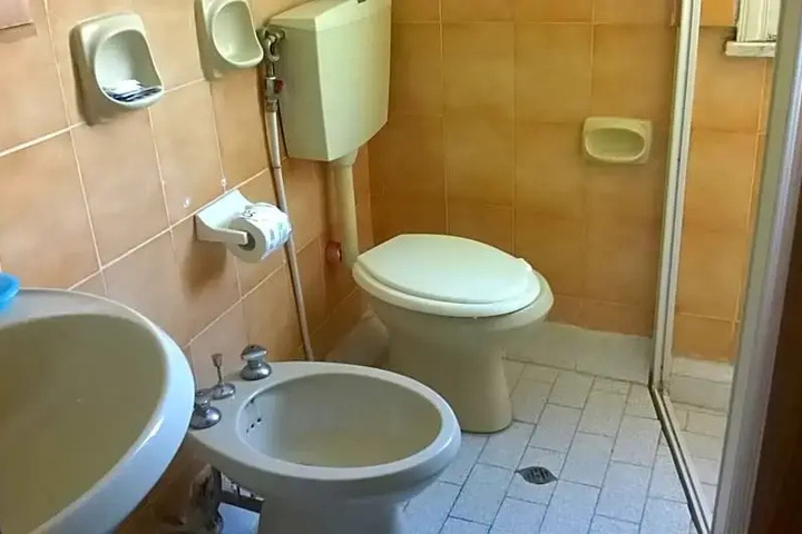 Room 7 of 17