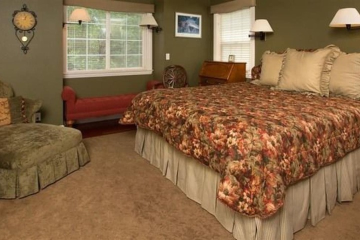 Room 4 of 52
