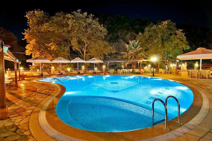 Hotel with Pool