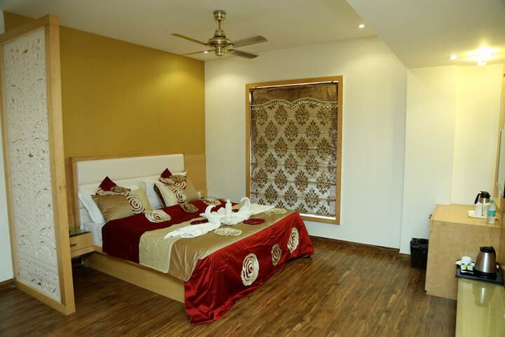 Room 15 of 38