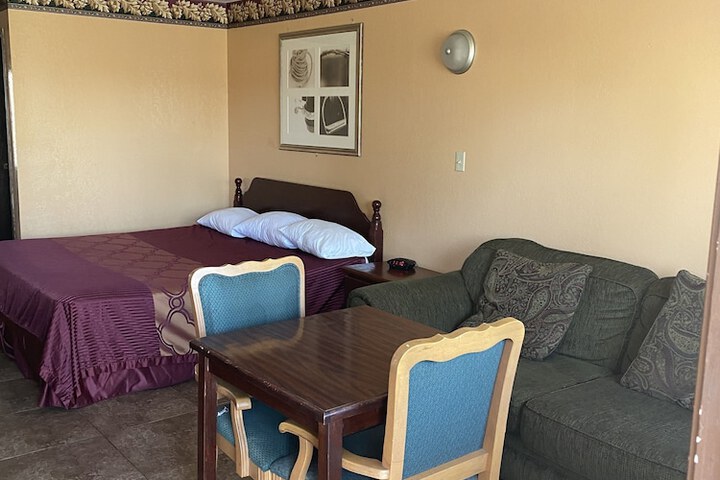 Room 6 of 26