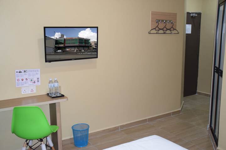 Room 32 of 65