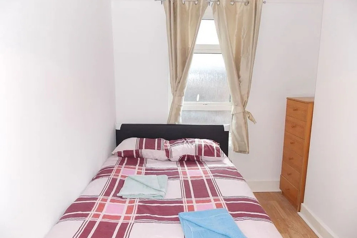 Room 5 of 18