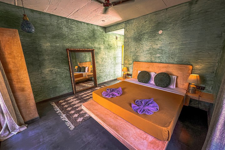 Room 5 of 49