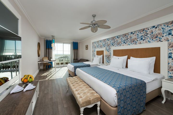 Room 43 of 226