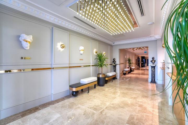 Hotel Interior 21 of 143