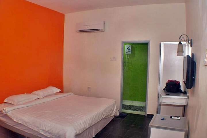 Room 2 of 19