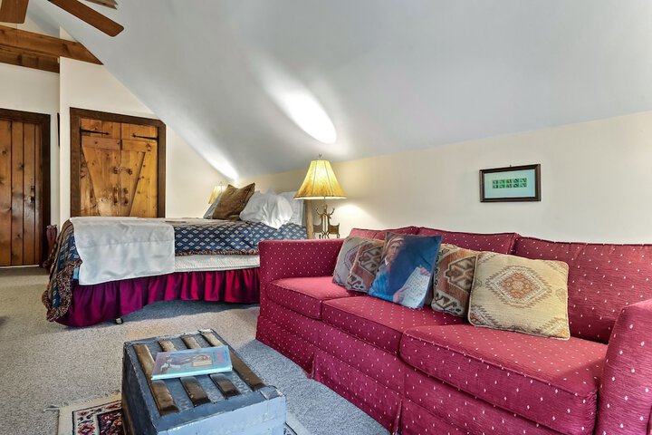 Snug Hug Queen Suite with Fireplace (89 of 131)