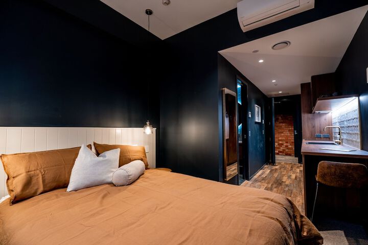 Room 25 of 63