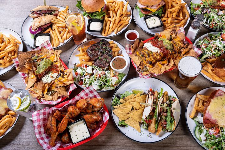 Dining 7 of 9