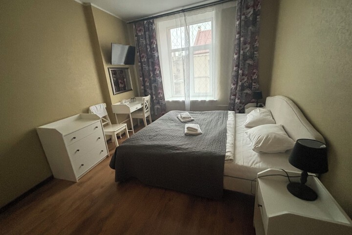 Room 203 of 272