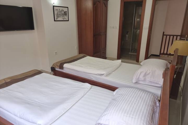 Room 33 of 263