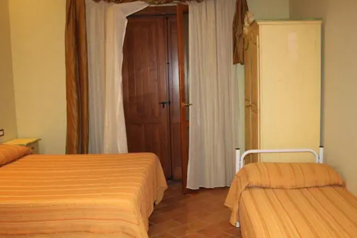 Room 2 of 8