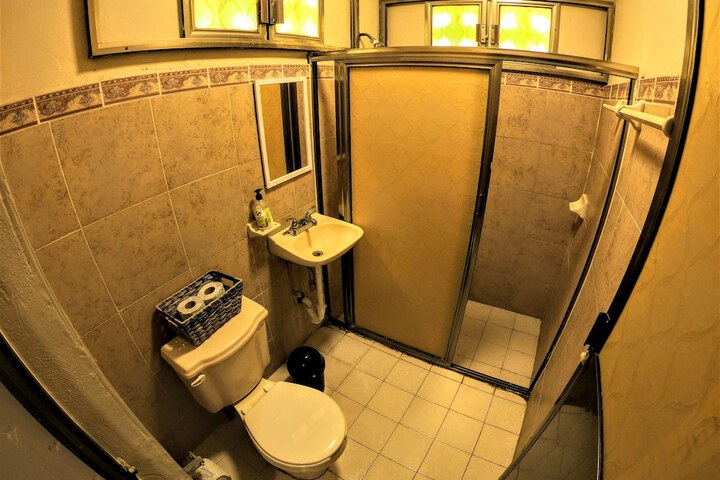 Room 27 of 33