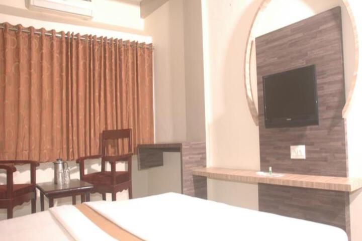 Room 1 of 6