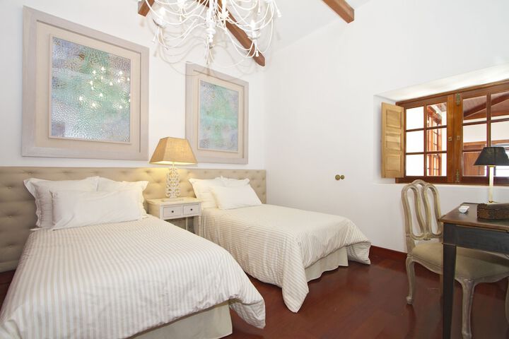 Room 4 of 14