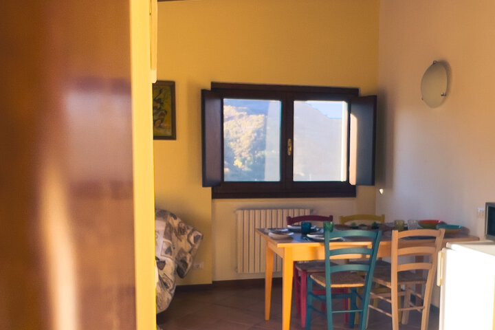 Room 27 of 38