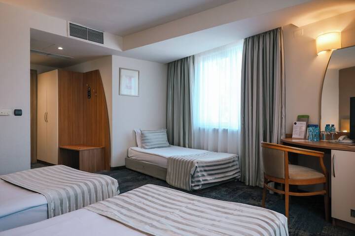 Room 16 of 64