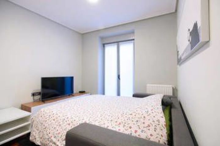 Room 10 of 18
