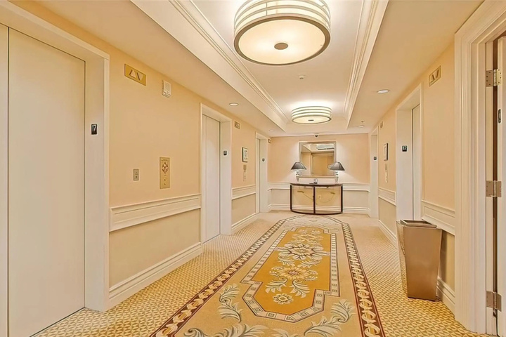 Room 10 of 28