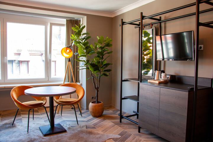 Room 16 of 38