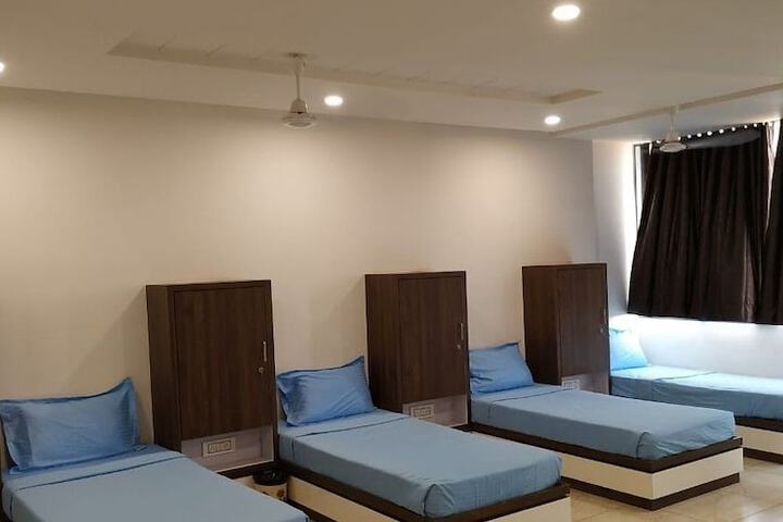 Room 14 of 18