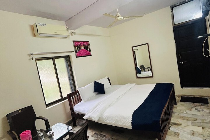 Room 3 of 9