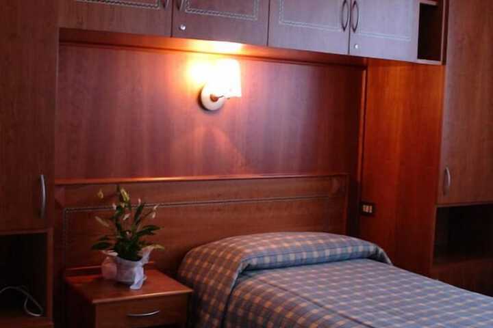 Room 7 of 11