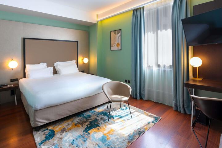 Room 8 of 111