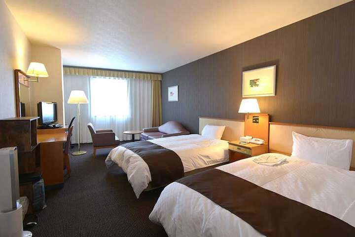 Room 13 of 28