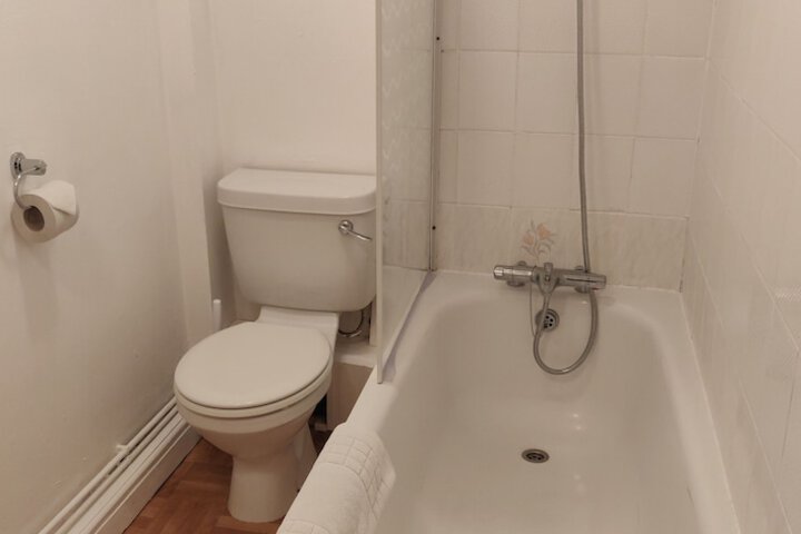 Room 21 of 32