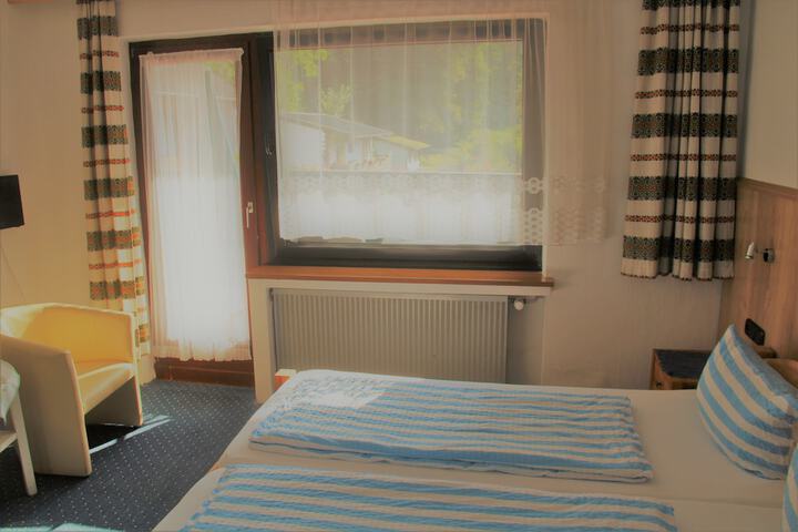Room 3 of 33