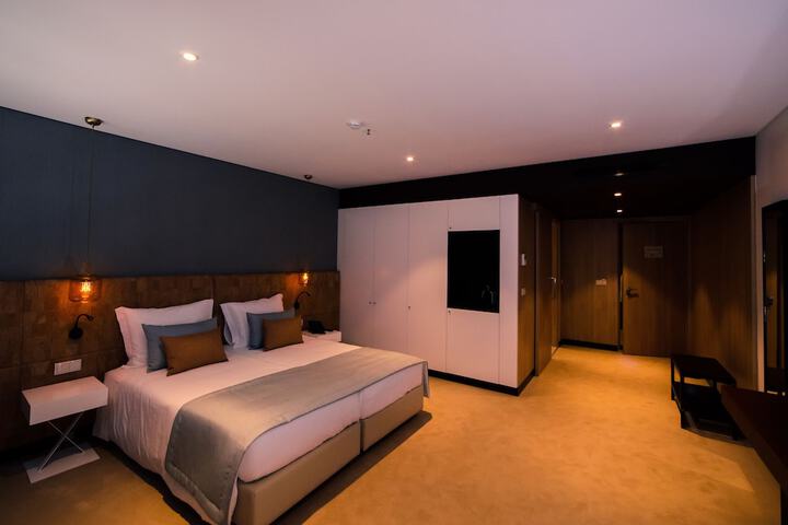 Room 4 of 87