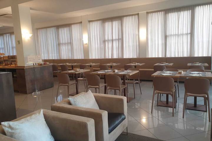Lounge 60 of 63