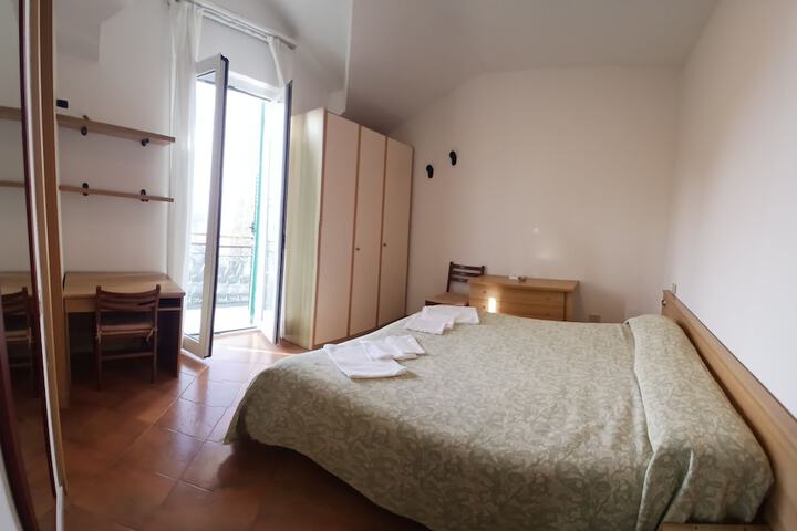 Room 5 of 13