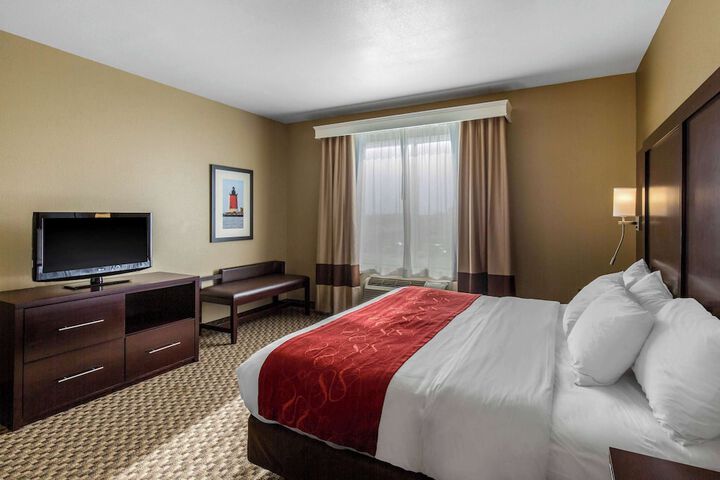 1 King Bed Suite (13 of 18)