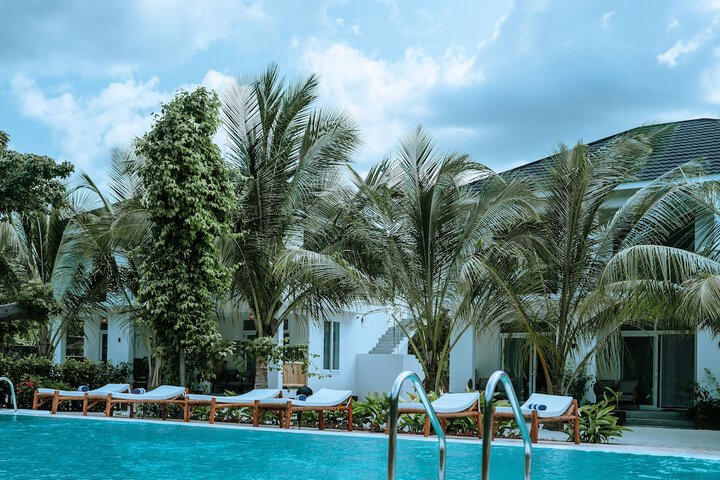Pool 13 of 24