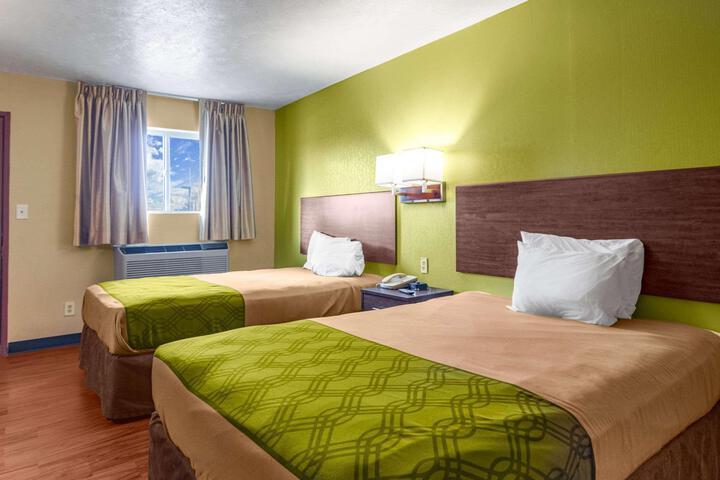 Standard Room, King or Two Doubles (4 of 16)