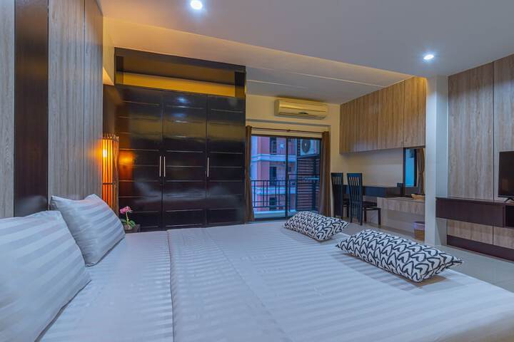 Room 8 of 27
