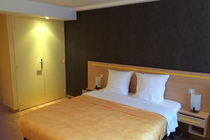 Room 2 of 11