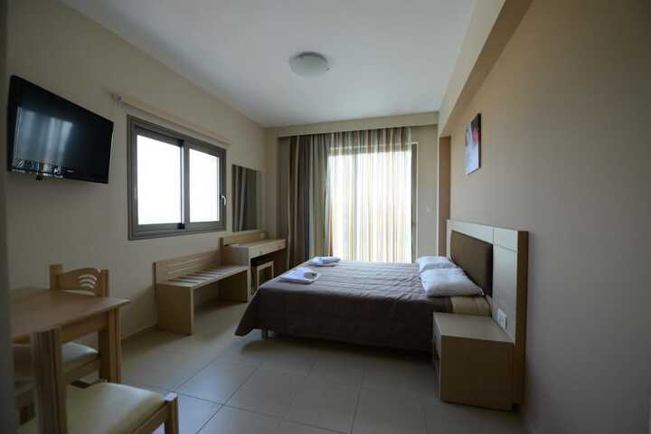 Room 7 of 28