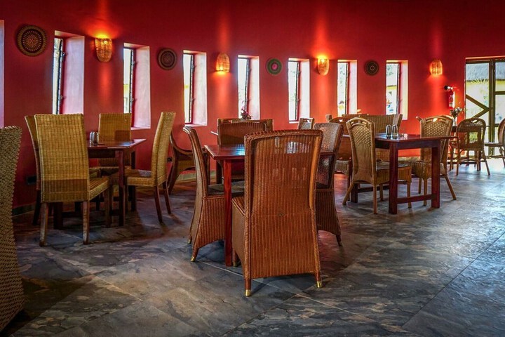 Dining 16 of 26
