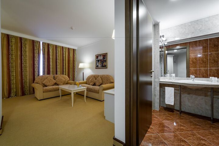 Room 41 of 173