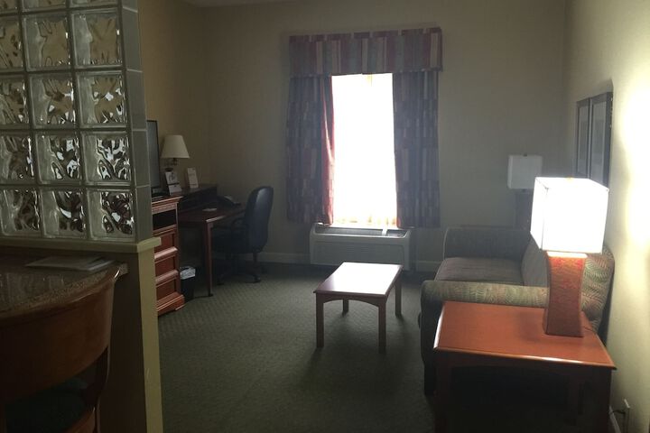 2 Queen Beds (10 of 12)